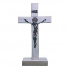 Cruz de Madeira com Medalha de São Bento 10x6cm